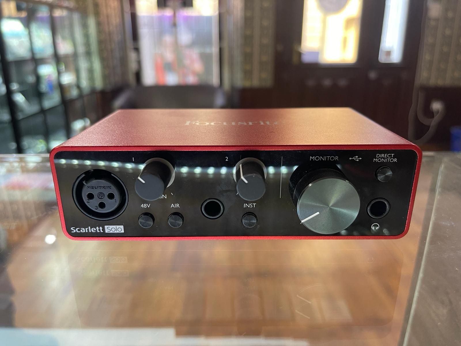 Vând interfața audio scarlet i2i solo 4th generation