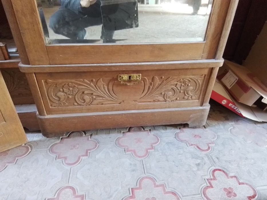 Старинный мебель