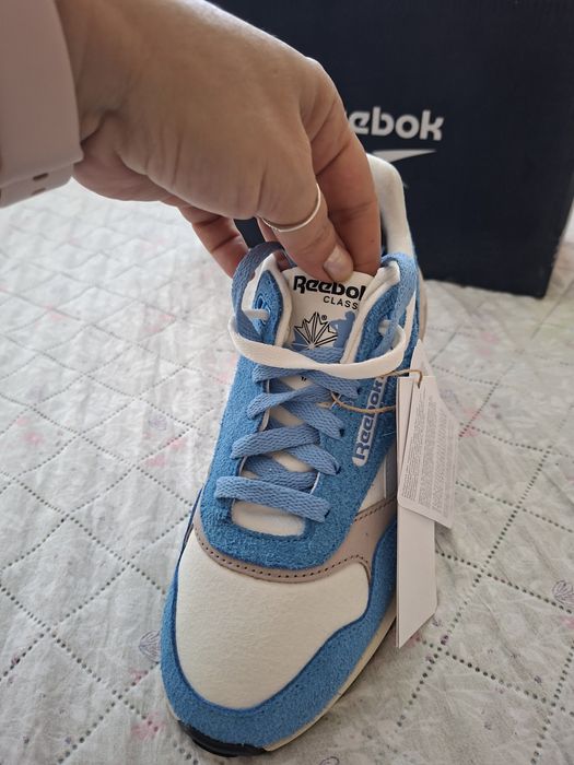 Чисто нови маратонки REEBOK