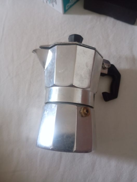 Vând cafetieră espresso,originală Made in Spain,noua nefolosita.
