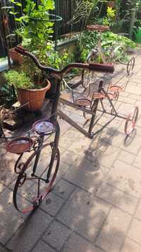 Vând bicicleta metalica ornamentala cu suport flori