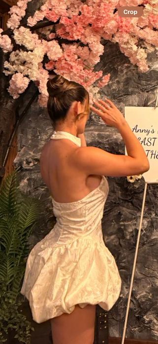 Елегантна къса бяла рокля