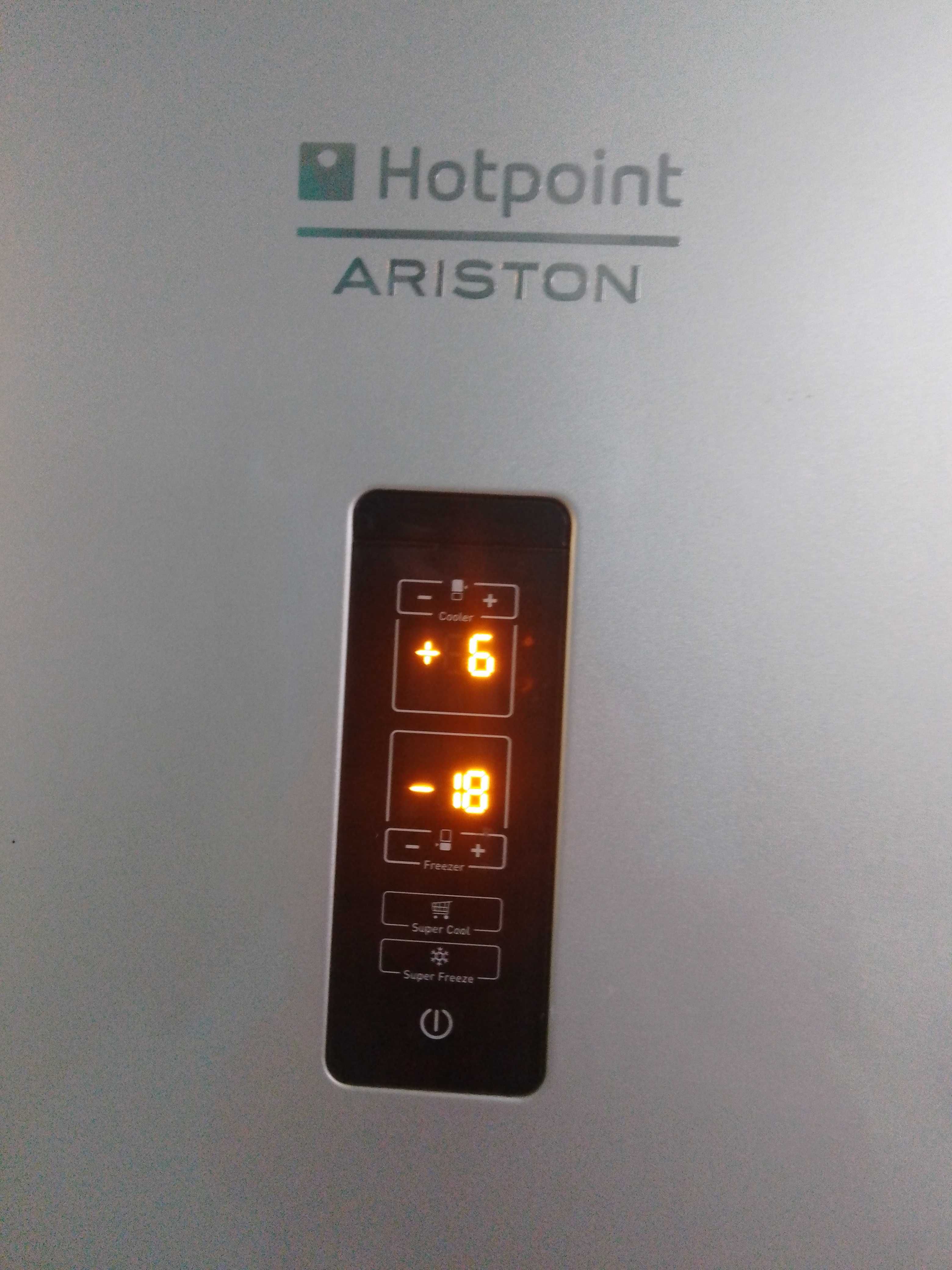 Хладилник с фризер Hotpoint Ariston