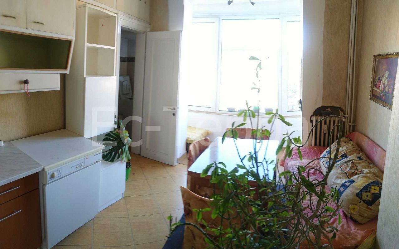 Дава се под наем Едностаен апартамент в София, Център - 50 кв.м за 357 € - Снимка #1