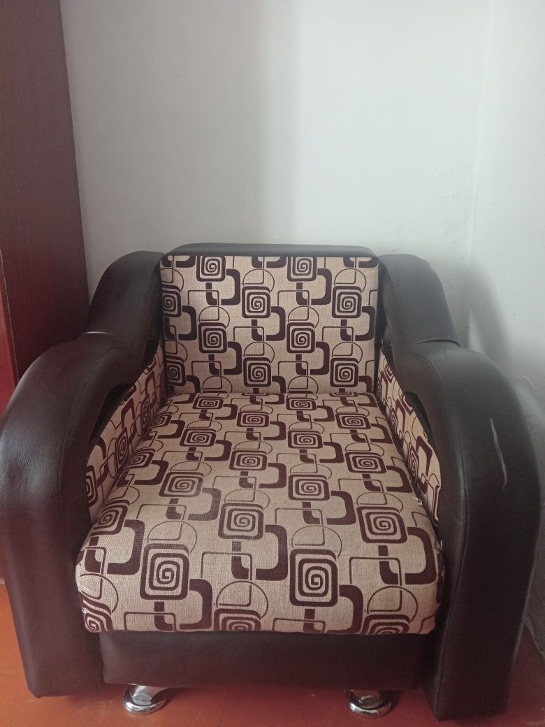 Продам диван с креслом