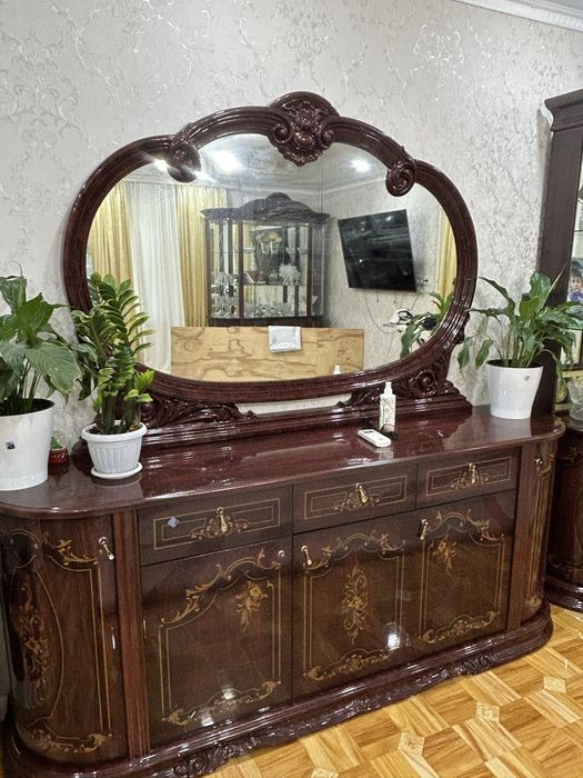 Шкаф для гостиной