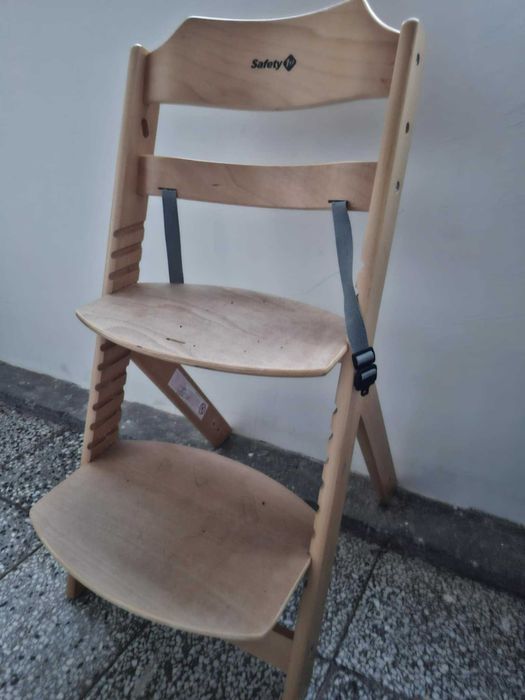 Стол  за  хранене