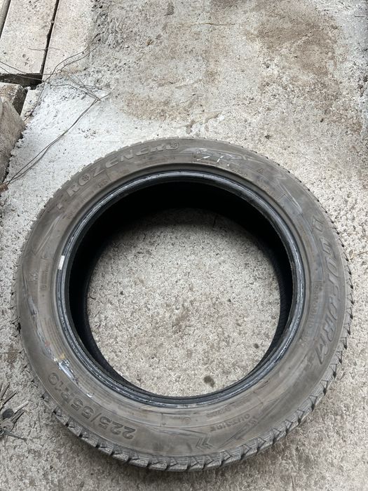 Продаю зимнюю резину 225/55/19