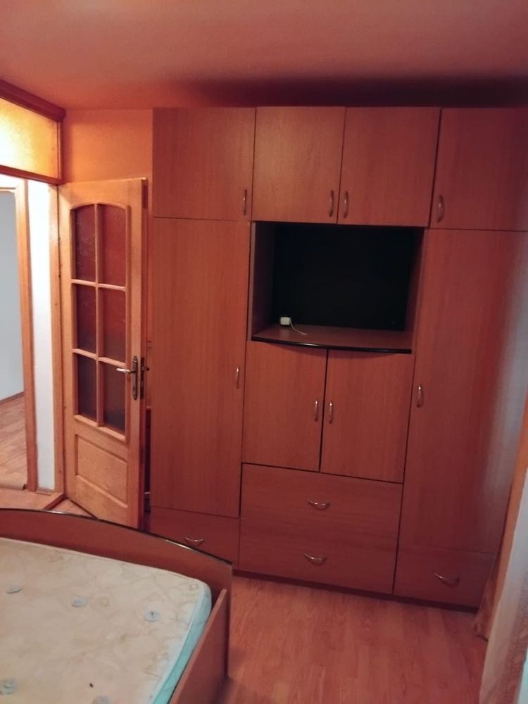 Apartament 3 camere (transformat din 2),pretabil firmă Craiovița Nouă