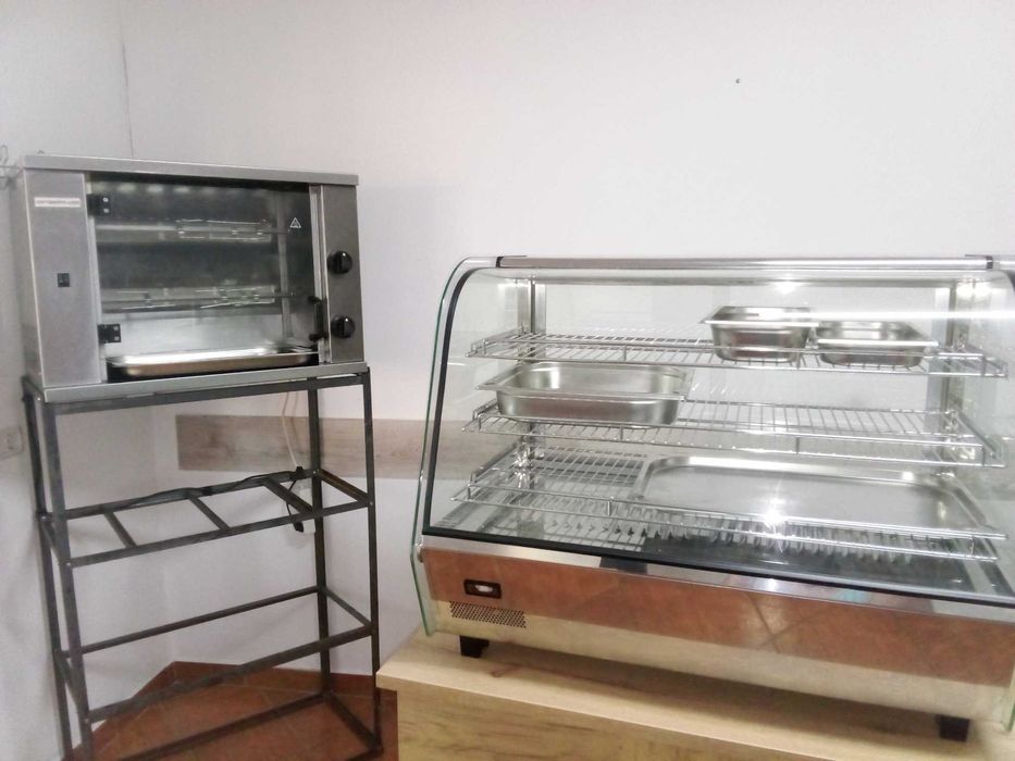 Vindem vitrină caldă