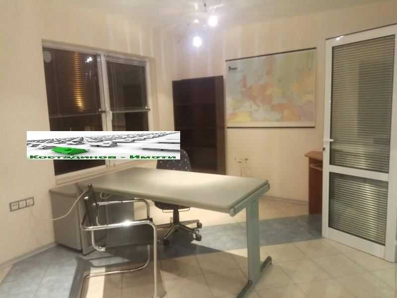 Дава се под наем Офис в Пловдив, Център - 76 кв.м за 498.27 € - Снимка #2