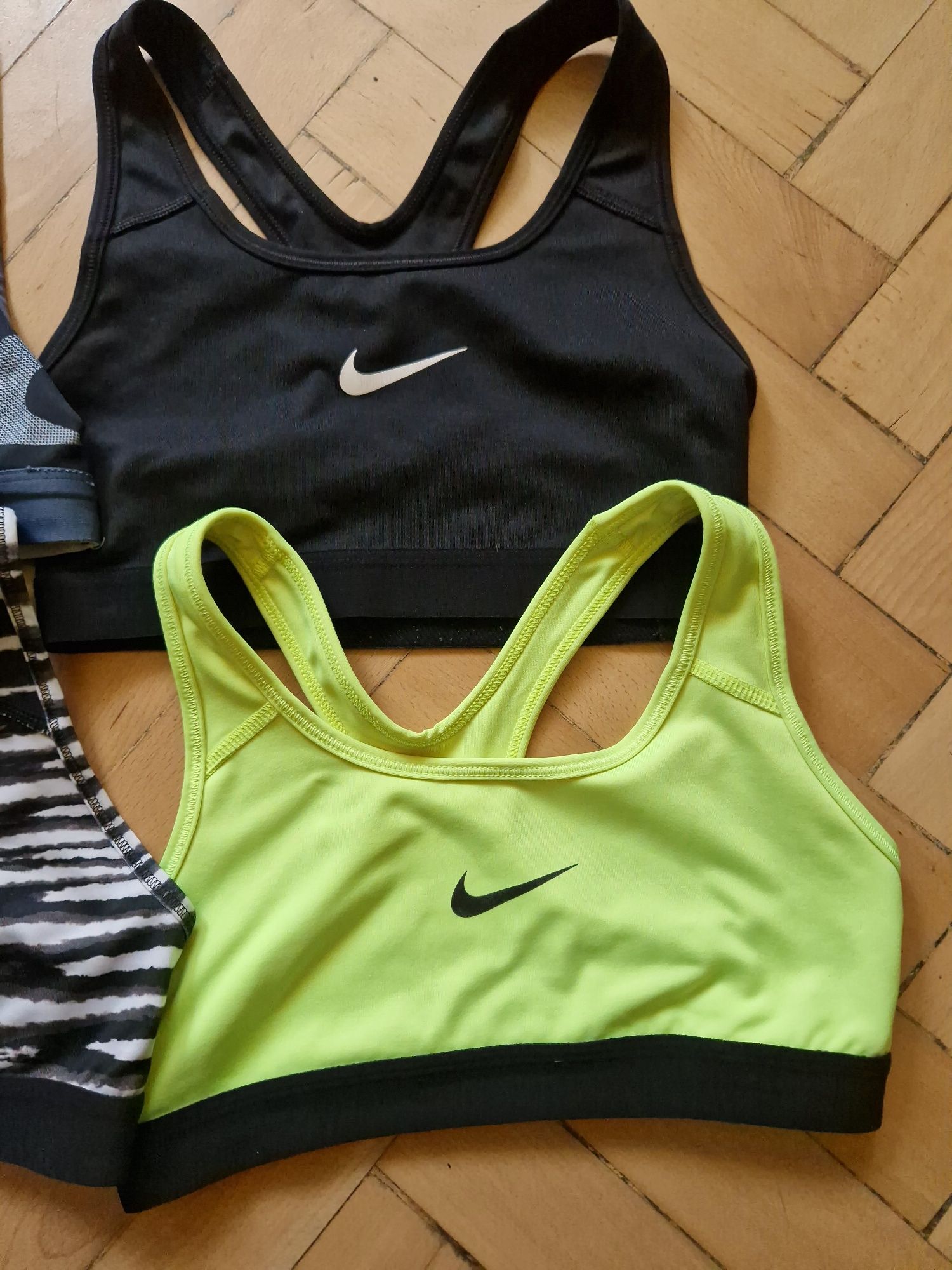 Nike xs размер спортни сутиени