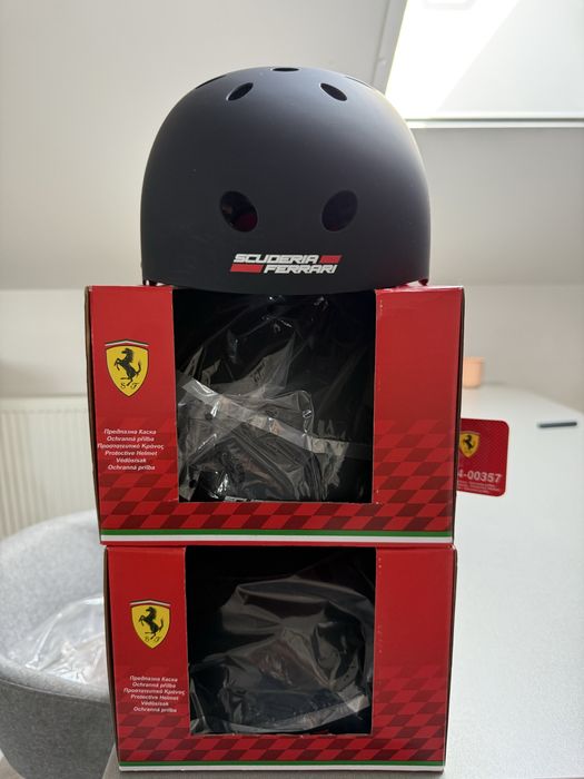Casca trotineta  Scuderia Ferrari, noua