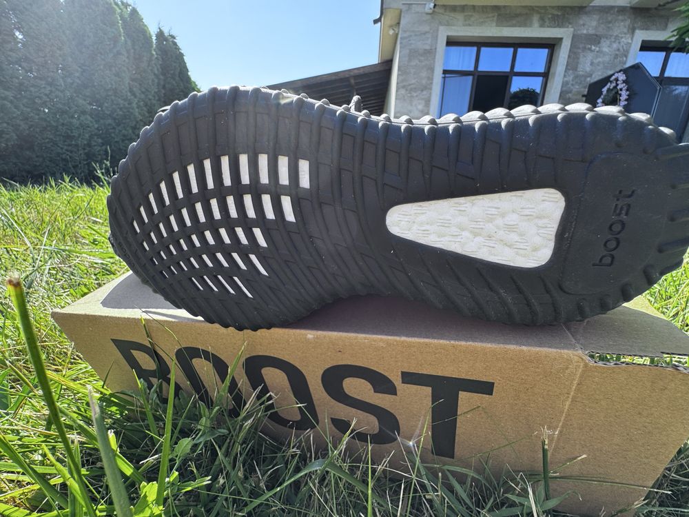 Yeezy Boost 350 v2 Beluga