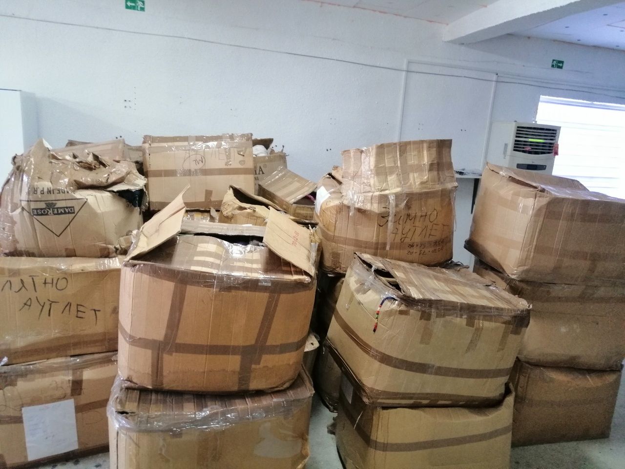 Разпродажба/ликвидация на нови дрехи на едро от затворил магазин