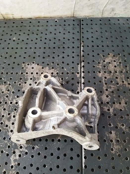 Suport alternator 1.2 b renault clio 4 117102915r