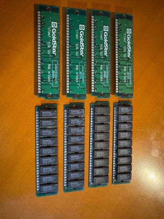 Lot 8 memorii SIMM 30 pini 4Mb Gold Star netestate