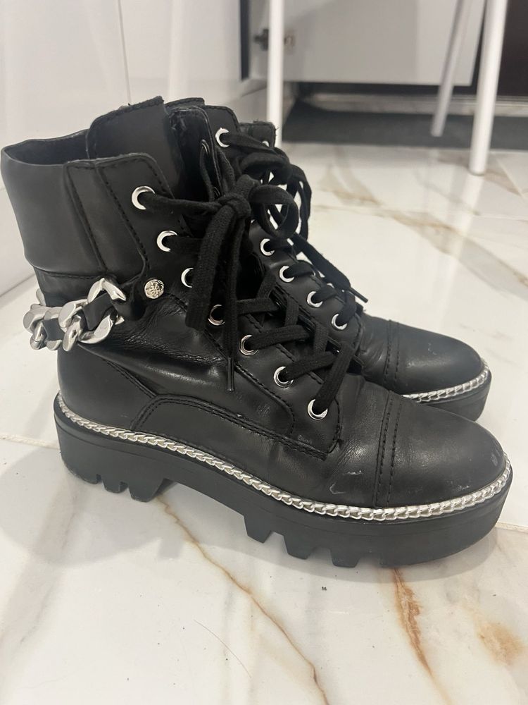 Черни Боти Guess