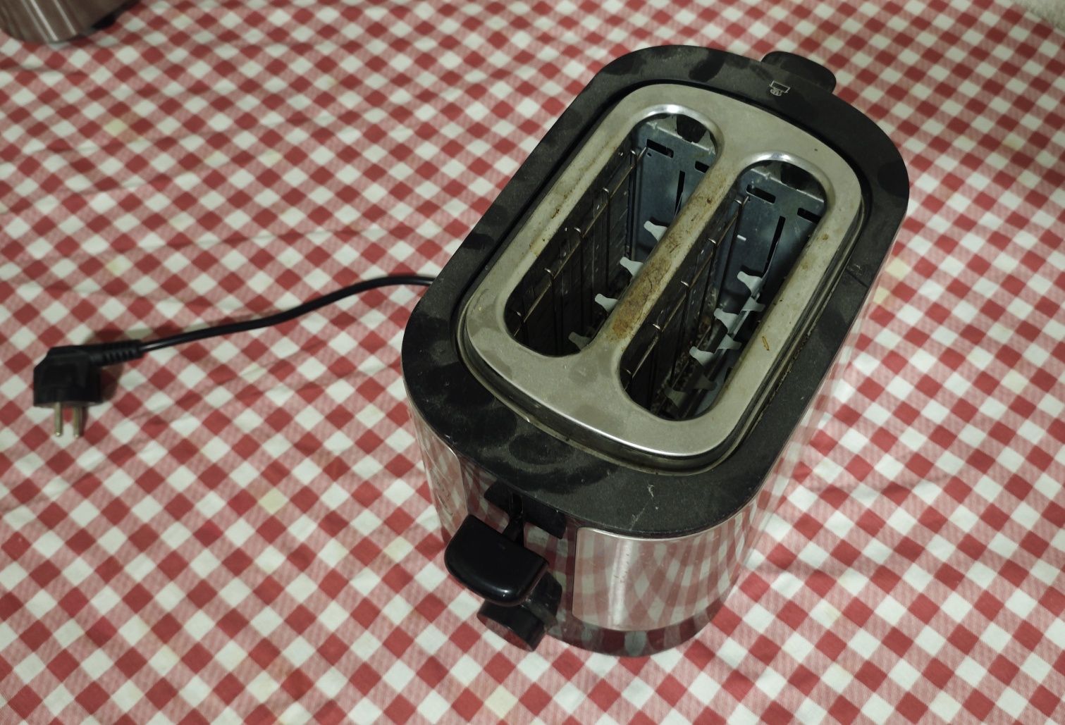 Иноксов тостер Philips. Не бачка