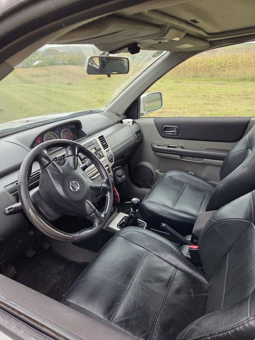 Nissan X-Trail T30 (2005) - 2.2 dCi 136 CP, 4x4 buton, piele, 254.000