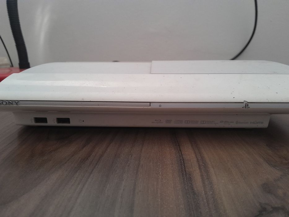 Vând PS 3 folosit putin
