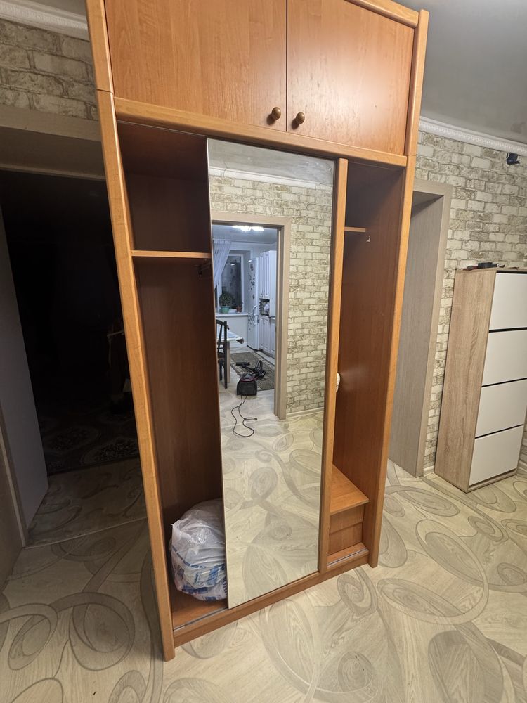 Срочно продается шкаф для прихожей