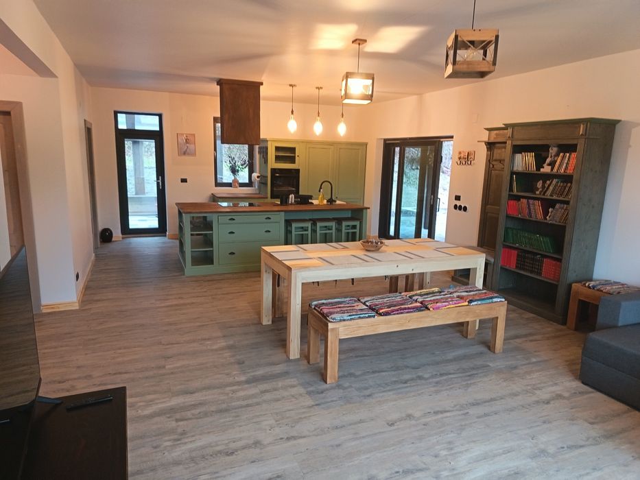 Vila de inchiriat la Breaza pe un domeniu de 17000mp