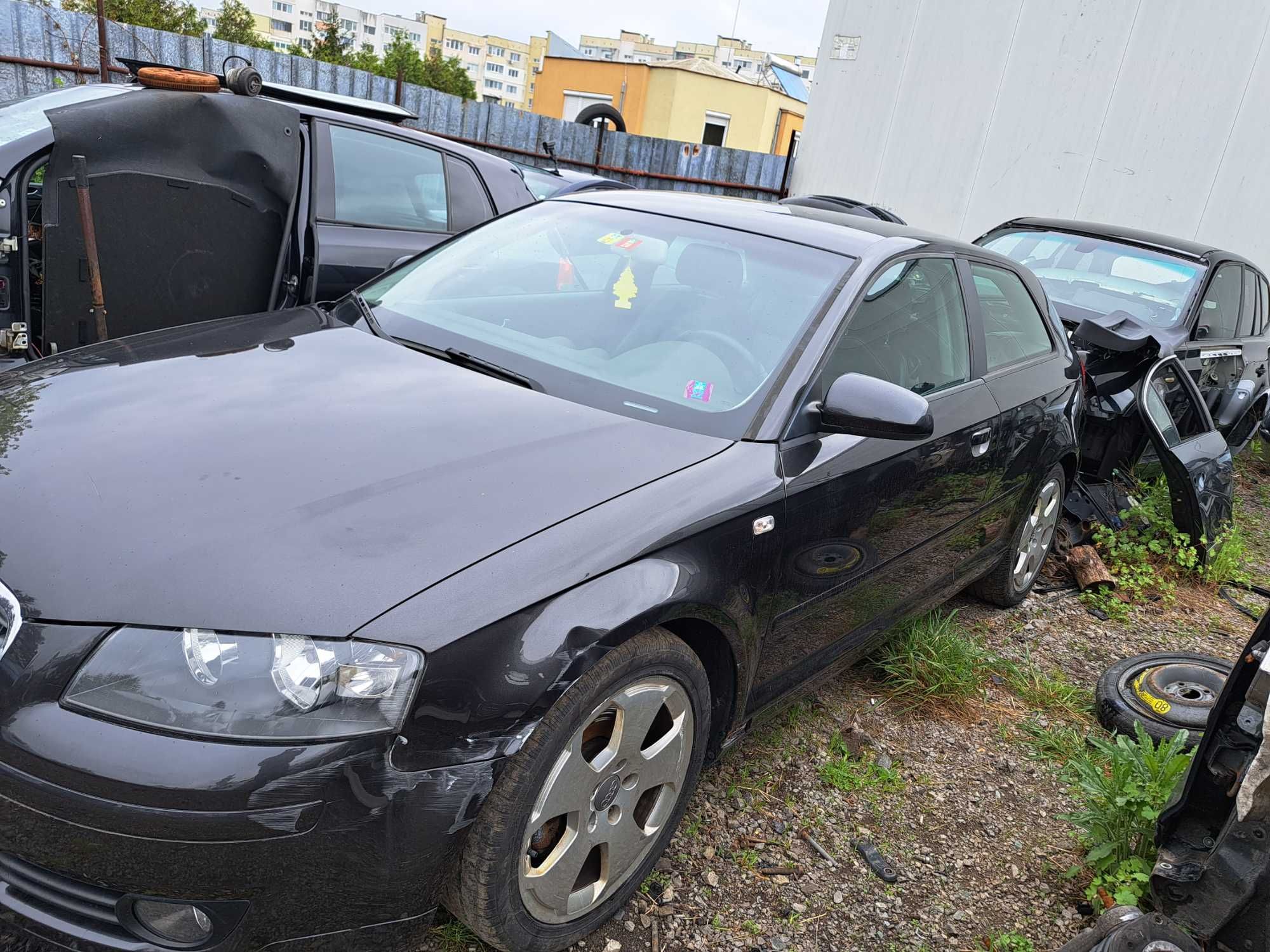 Продавам audi a3 8p 2/3 врати 1.8tsi, кожен салон на части.