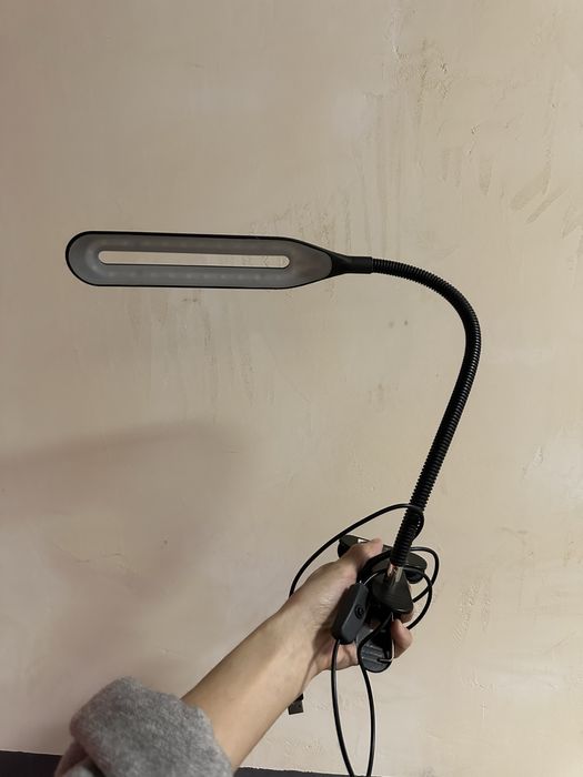 Лампа настольная в черном цвете