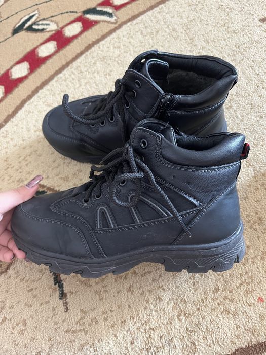 продам зимние ботинки.