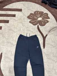 Pantaloni nike tech noi fara eticheta