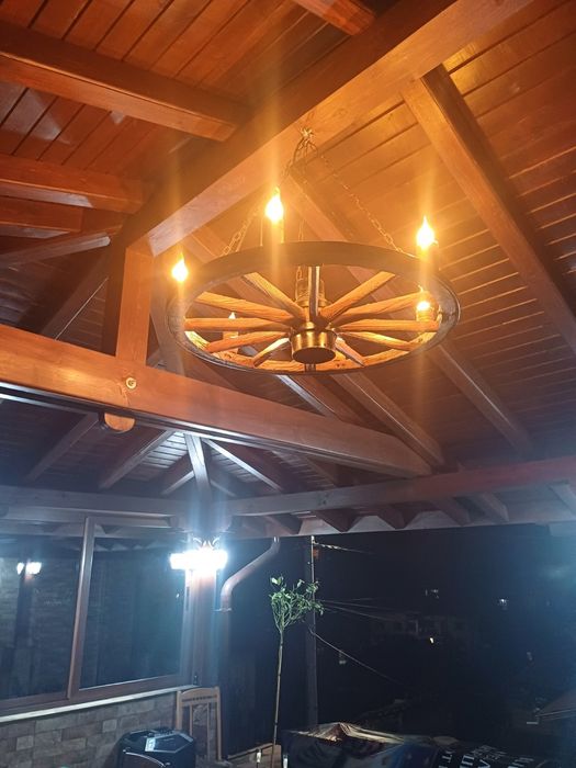 Полилеи , осветление от  колела от каруца с ръчно изработени чашки