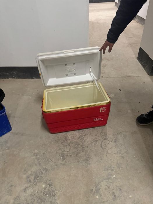 Термоконтейнер 60л
Имеет велюров