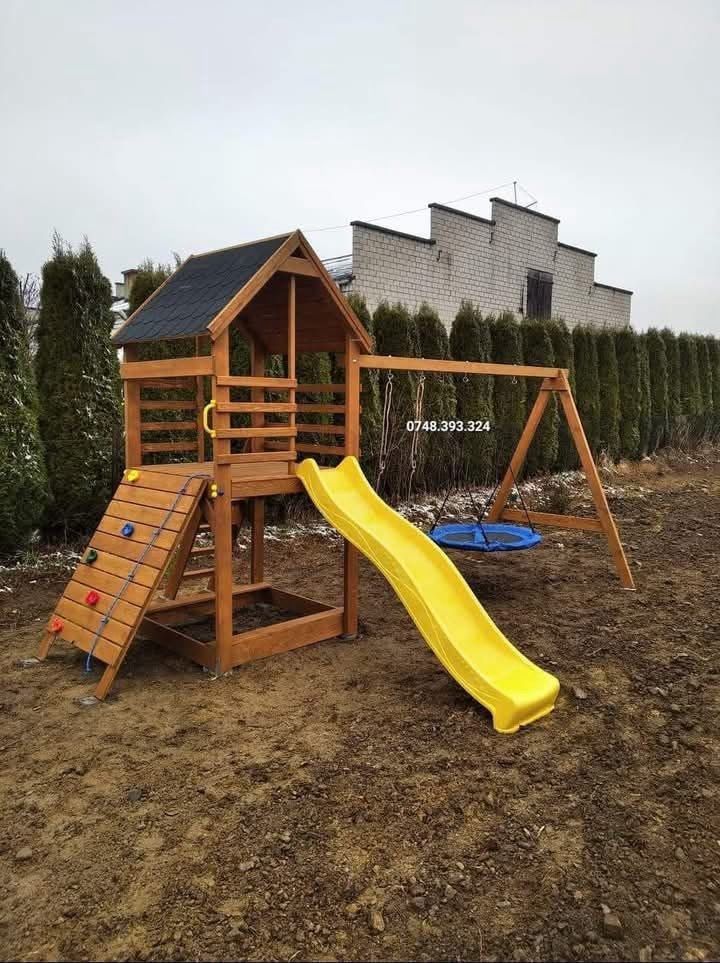 Loc joaca  pentru  copii  spațiu  topogan leagan complex