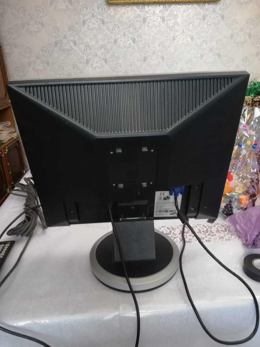 Мониторы в хорошем состоянии, яркие, без битых пикселей, нет HDMI