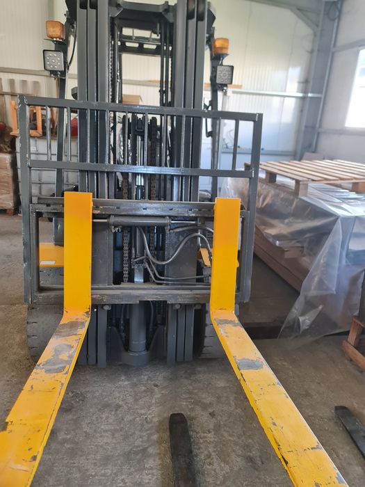 Мотокар Komatsu в отлично състояние