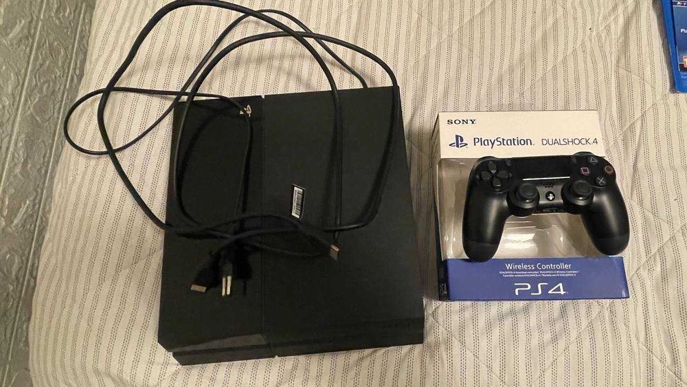 Продам Playstation 4 Fat 500GB + очки VR и другие акссесуары