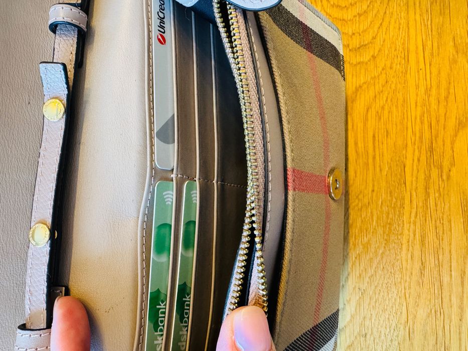 Burberry чанта crossbody естествена кожа