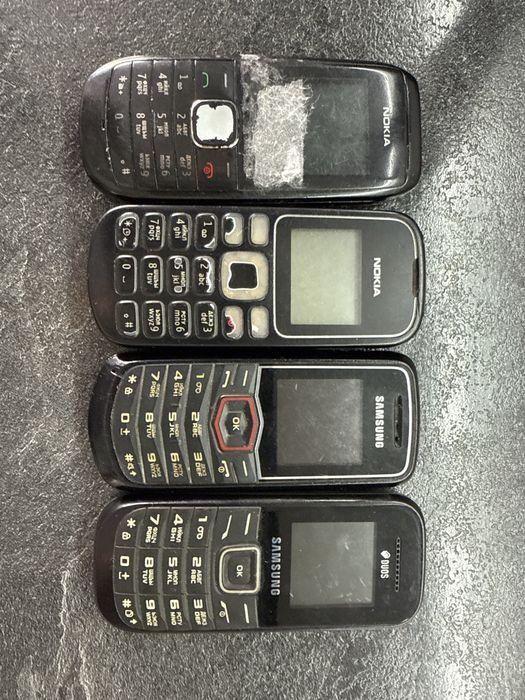 Продам все за 13000тг все толка 2 айфона не работает