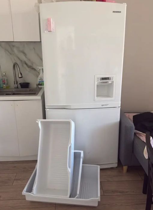 Холодильник Samsung