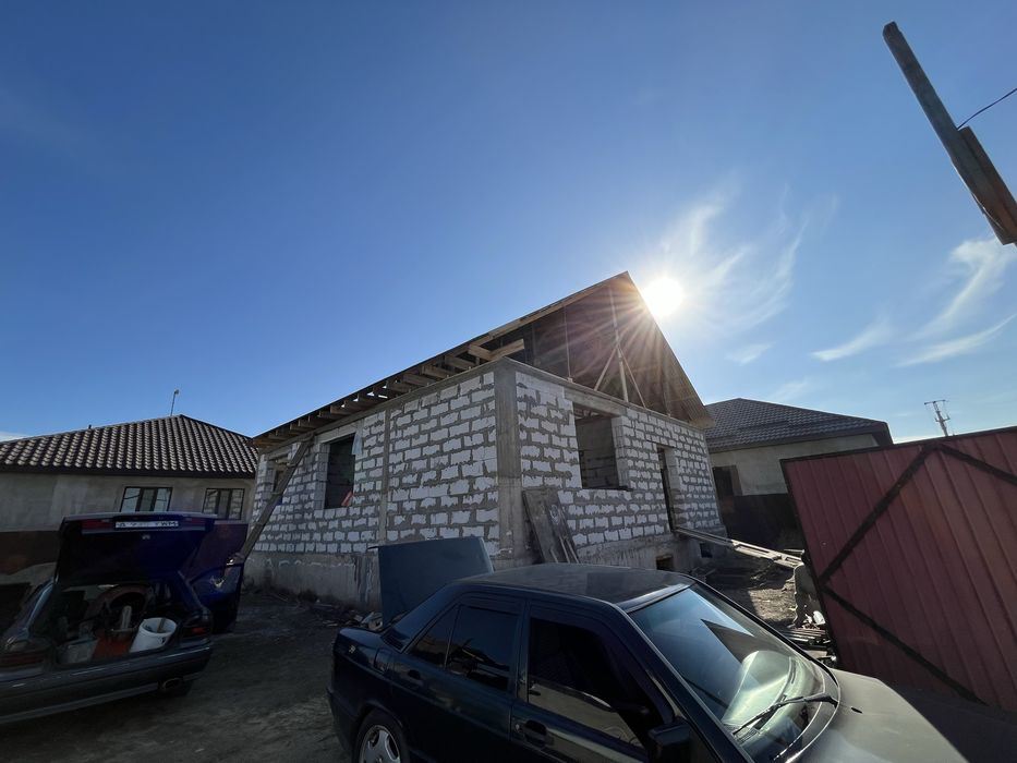 Продаётся недостроенный дом в отличной локации!