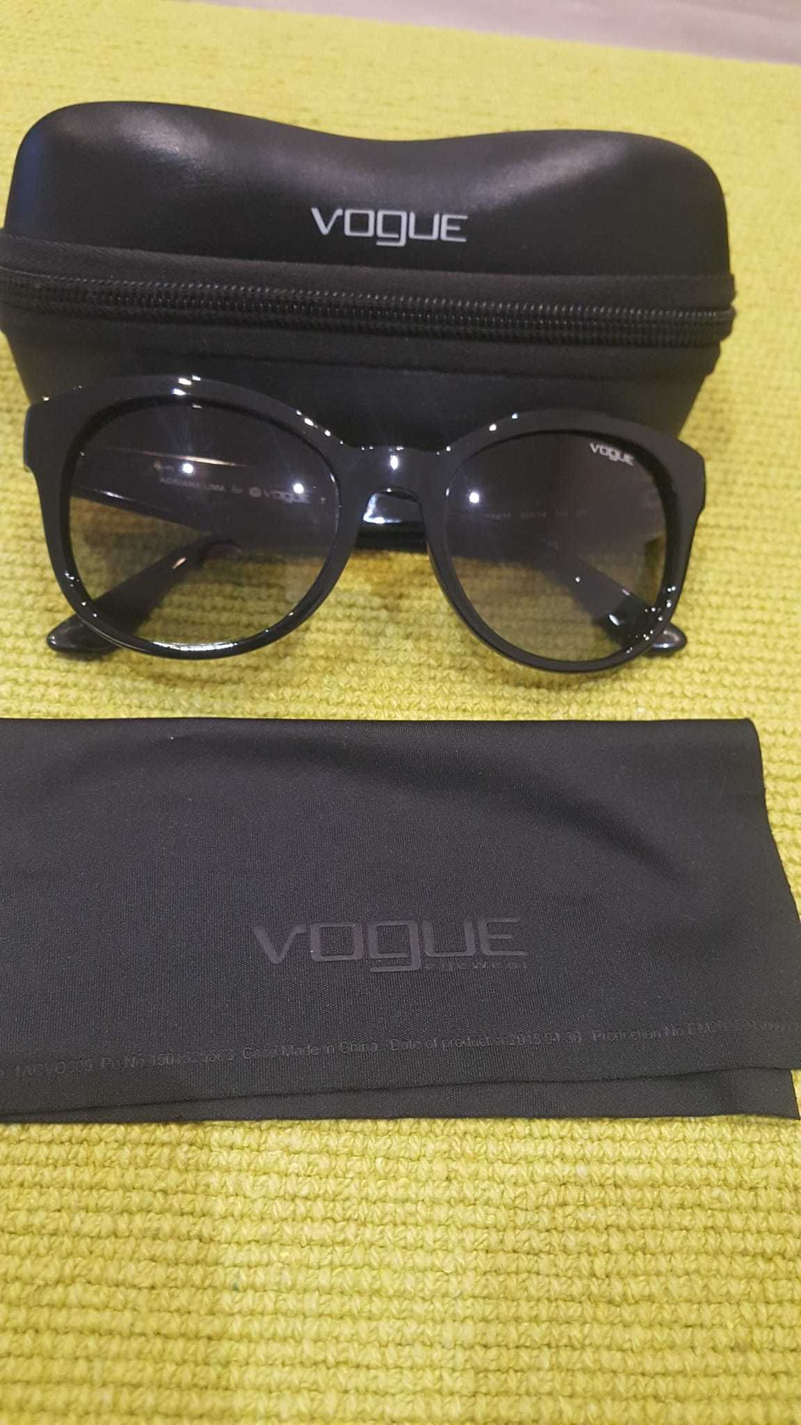Слънчеви очила марка Vogue.