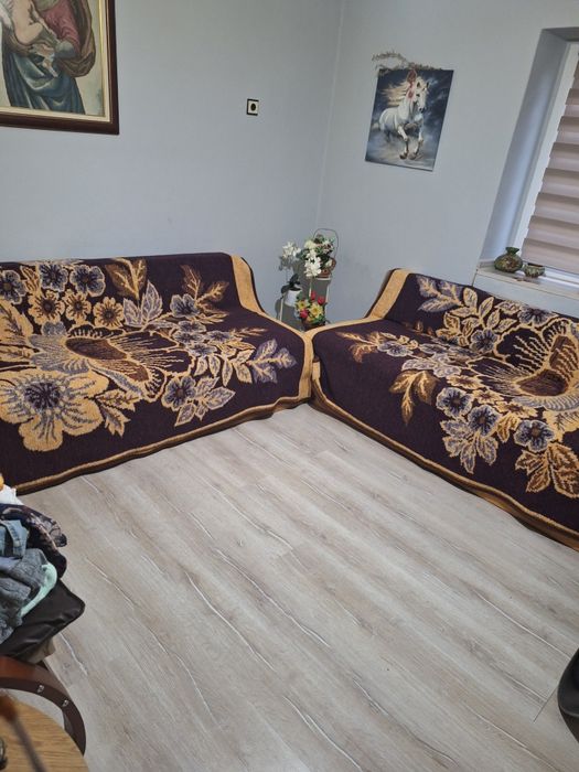 Вълнени одеяла, с две лица . Подходящи за ъглови дивани и спалня .