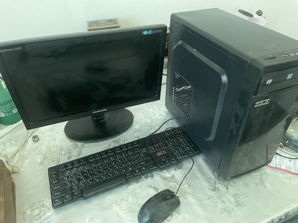 Kompyuter ZEUZ AC 220