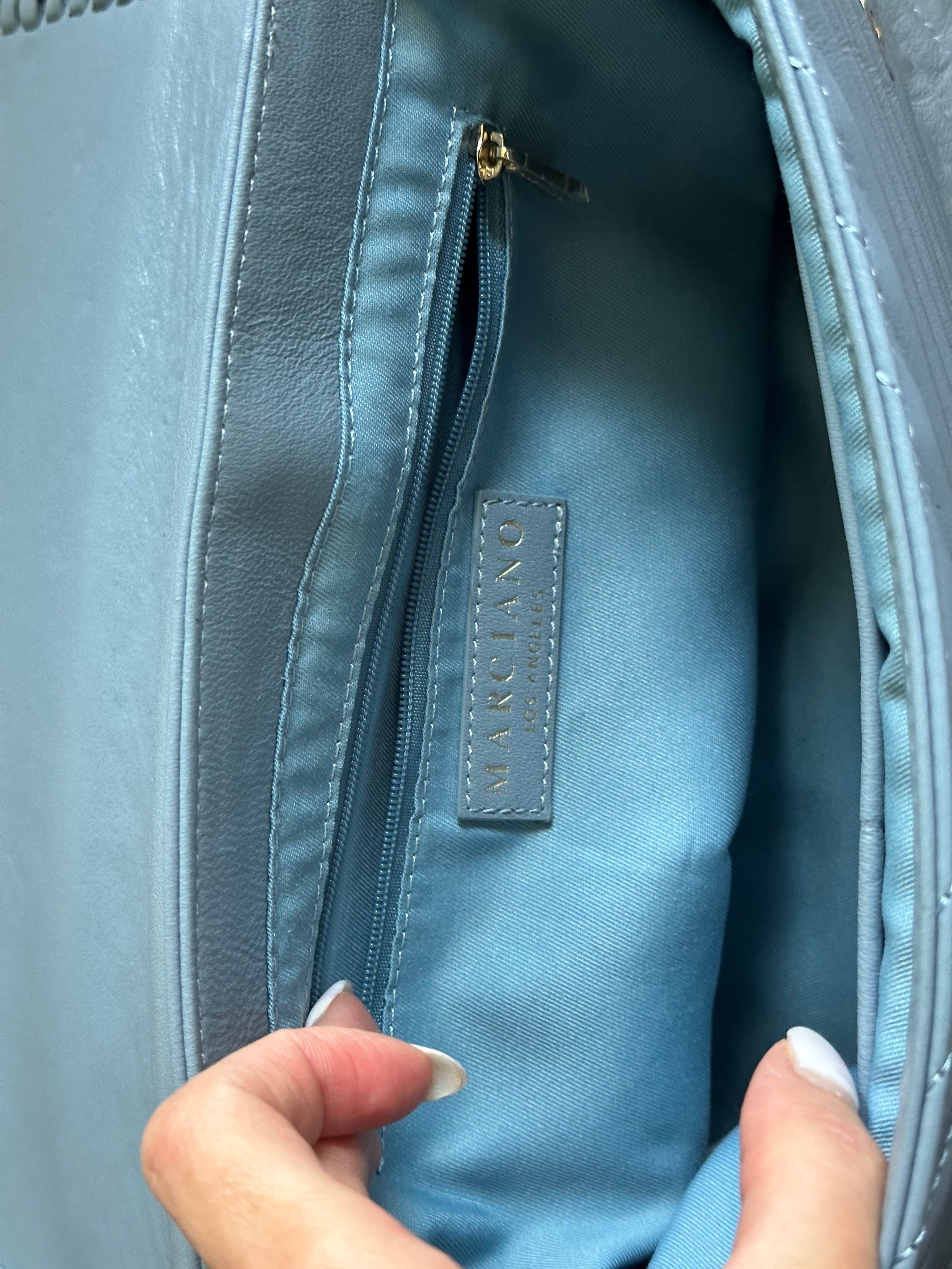 Guess by Marciano чанта с дръжка верига-естествена кожа