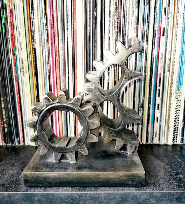 Фигура зъбни колела индустриален плакет NEXT английски марков зъбчатки