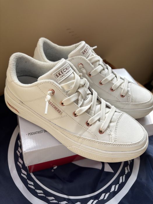 Skechers Arch Fit маратонки