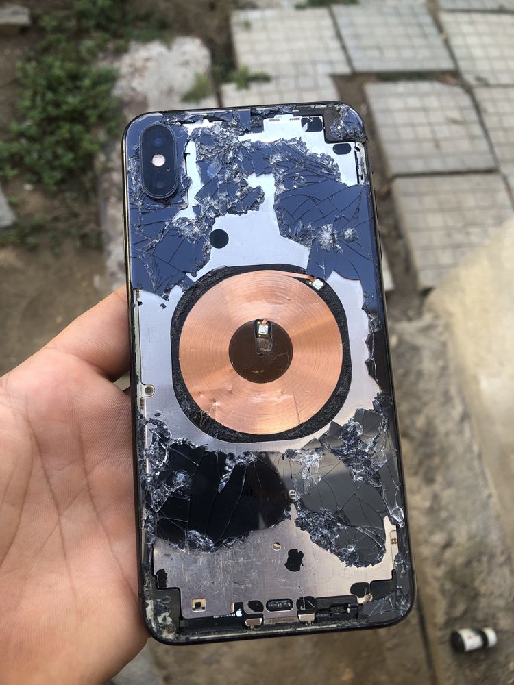 Iphone XS Max 64 GB чист iCloud