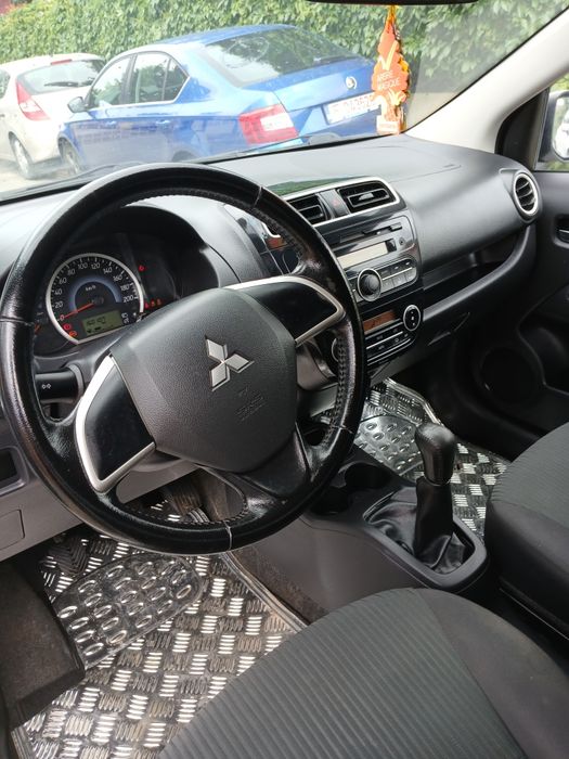 Vând mitsubishi 1.2