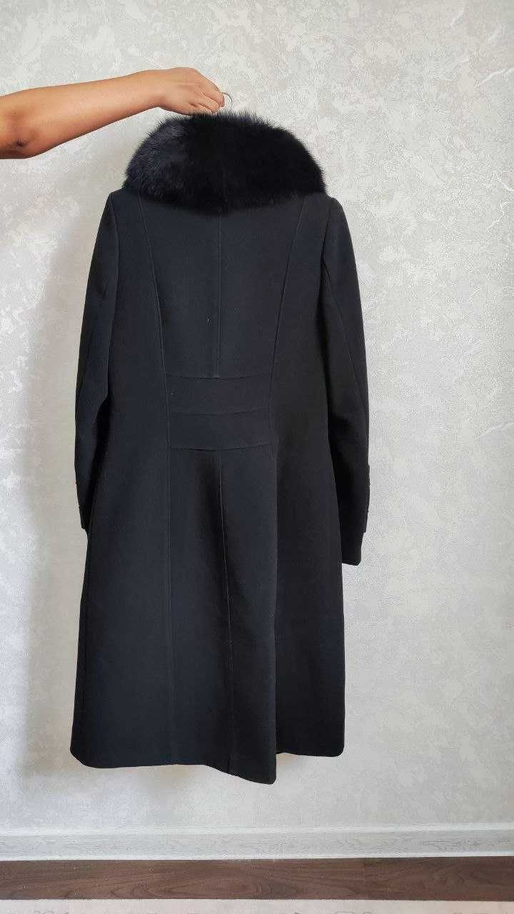 Женский пальто чёрного цвета